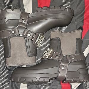 Chic Gray Boots with Sparkling Rhinestone Accents